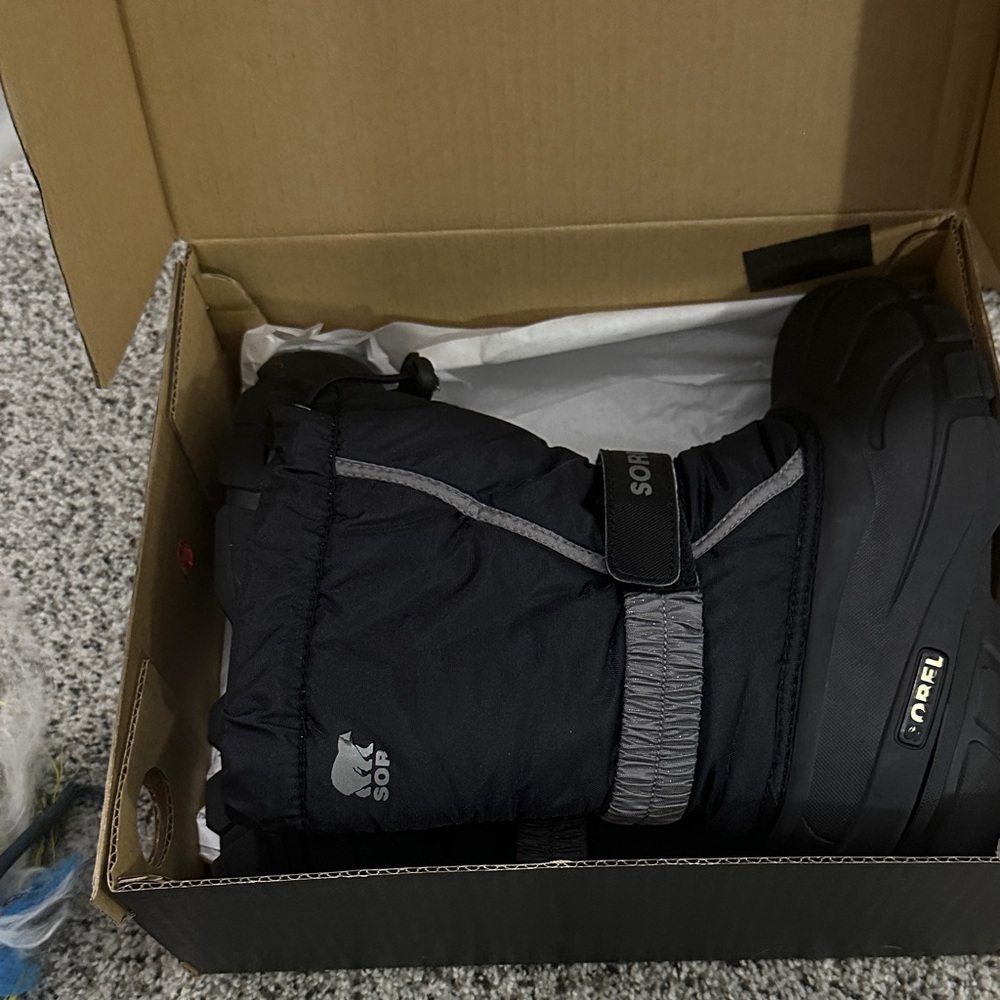 Sorel Youth flurry black boots